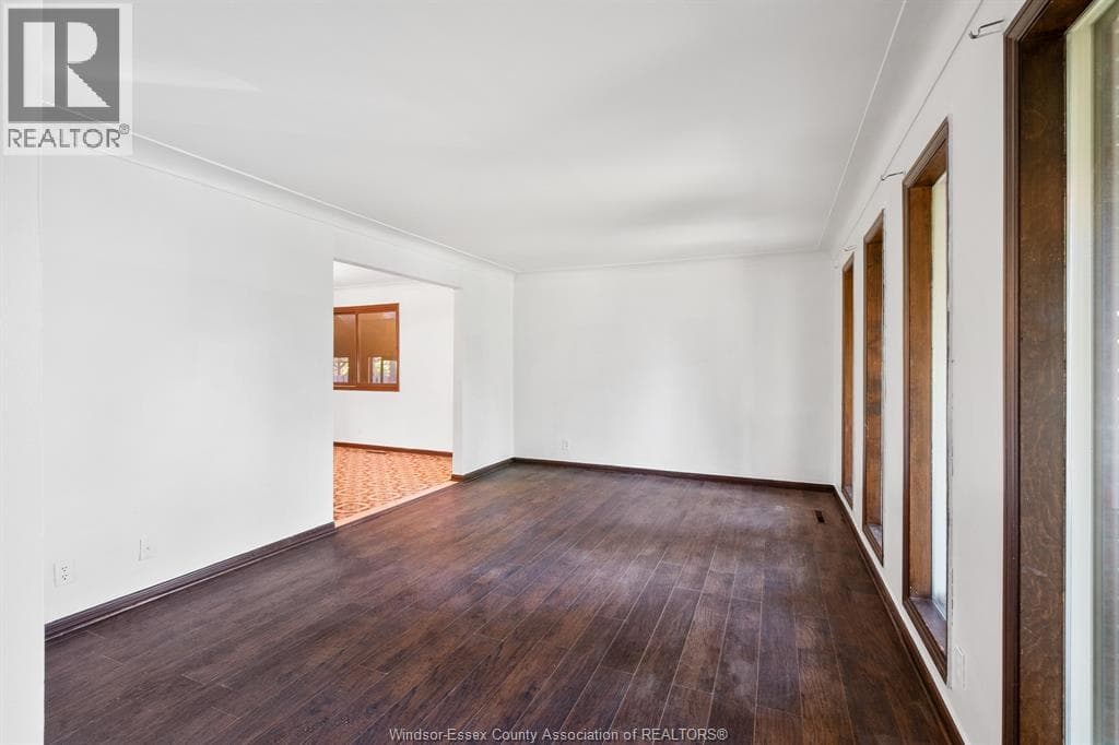 Single Family at 2880 ST. CLAIR Avenue, Windsor, Ontario - Photo 5 - RE/MAX Garden City Realty