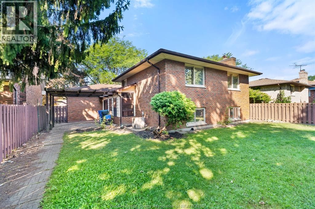 Single Family at 2880 ST. CLAIR Avenue, Windsor, Ontario - Photo 2 - RE/MAX Garden City Realty