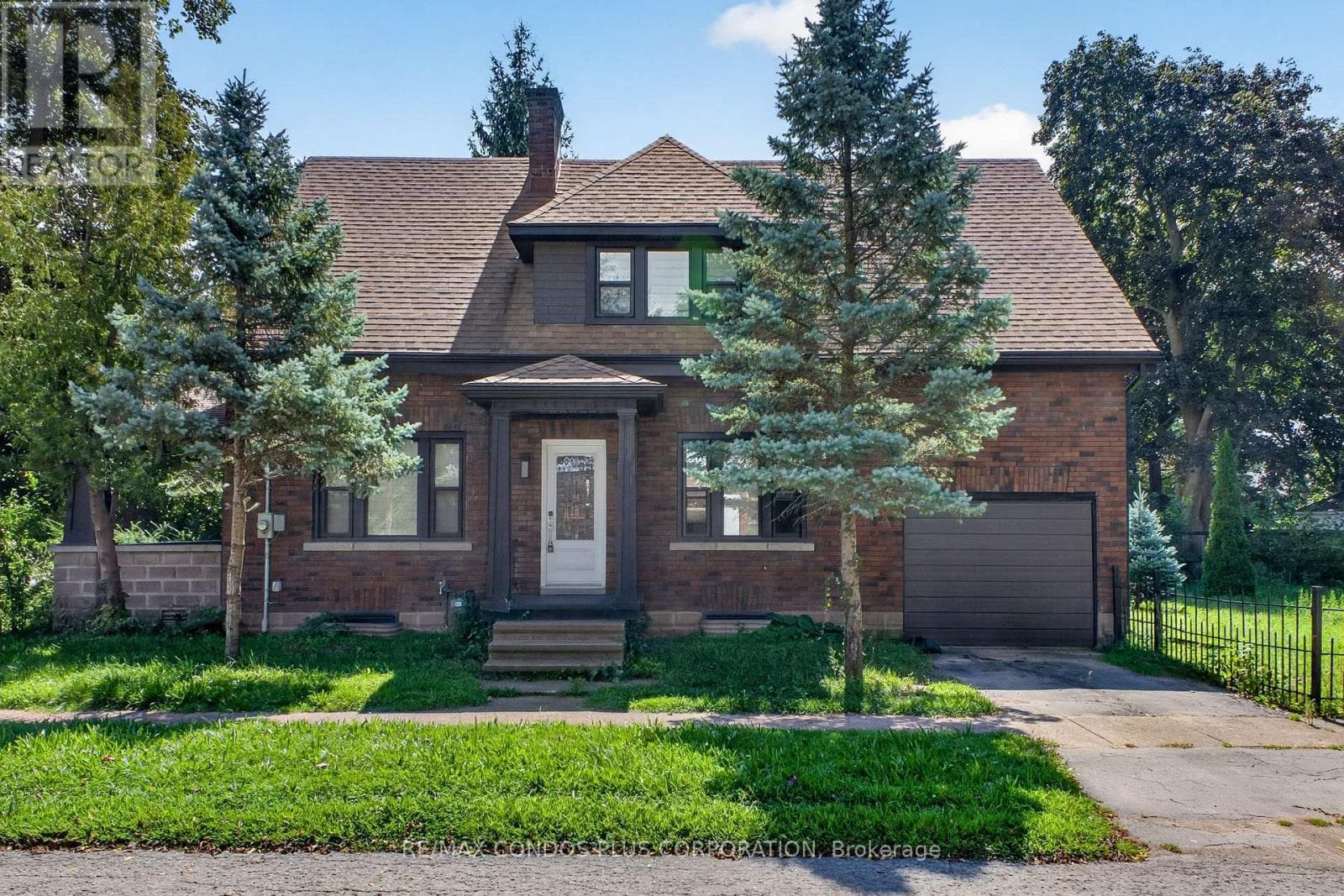 Single Family at 5983 CORWIN Avenue, Niagara Falls (Dorchester), Ontario - Photo 2 - RE/MAX Garden City Realty