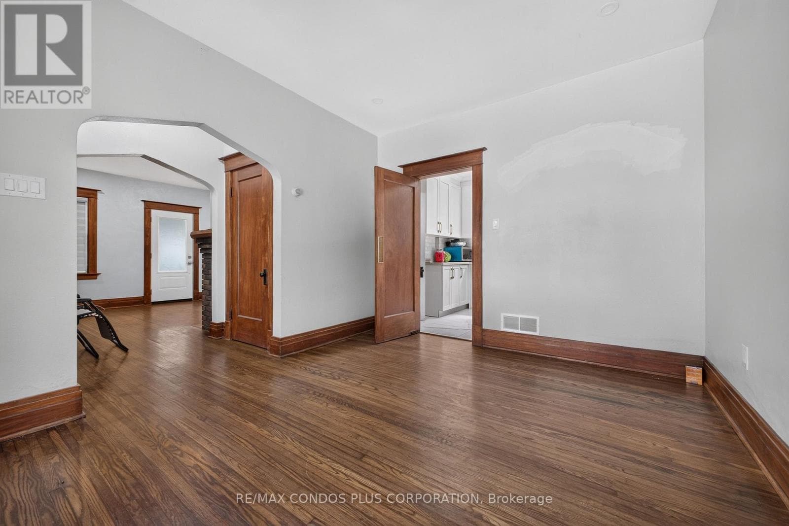 Single Family at 5983 CORWIN Avenue, Niagara Falls (Dorchester), Ontario - Photo 10 - RE/MAX Garden City Realty