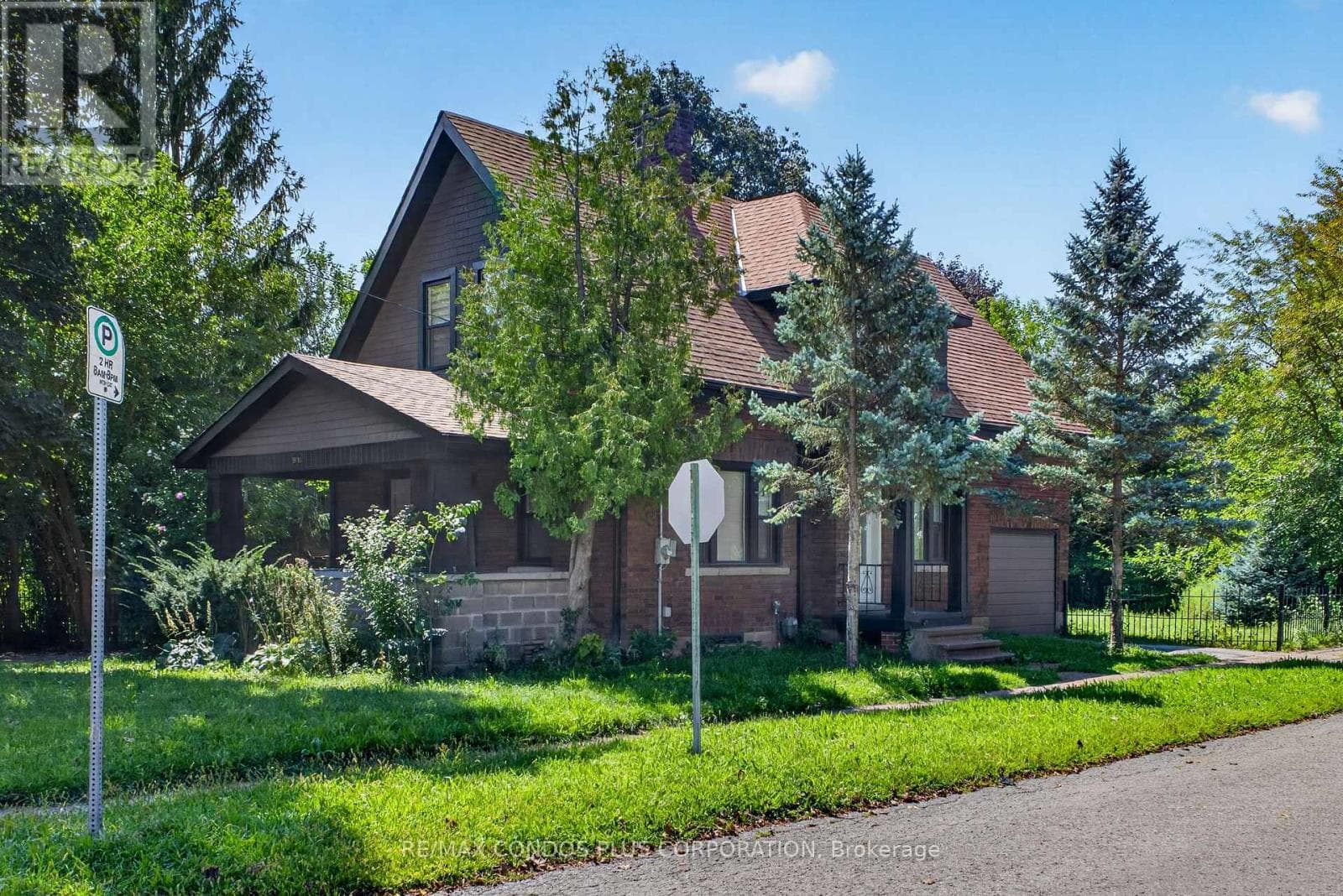 Single Family at 5983 CORWIN Avenue, Niagara Falls (Dorchester), Ontario - Photo 3 - RE/MAX Garden City Realty