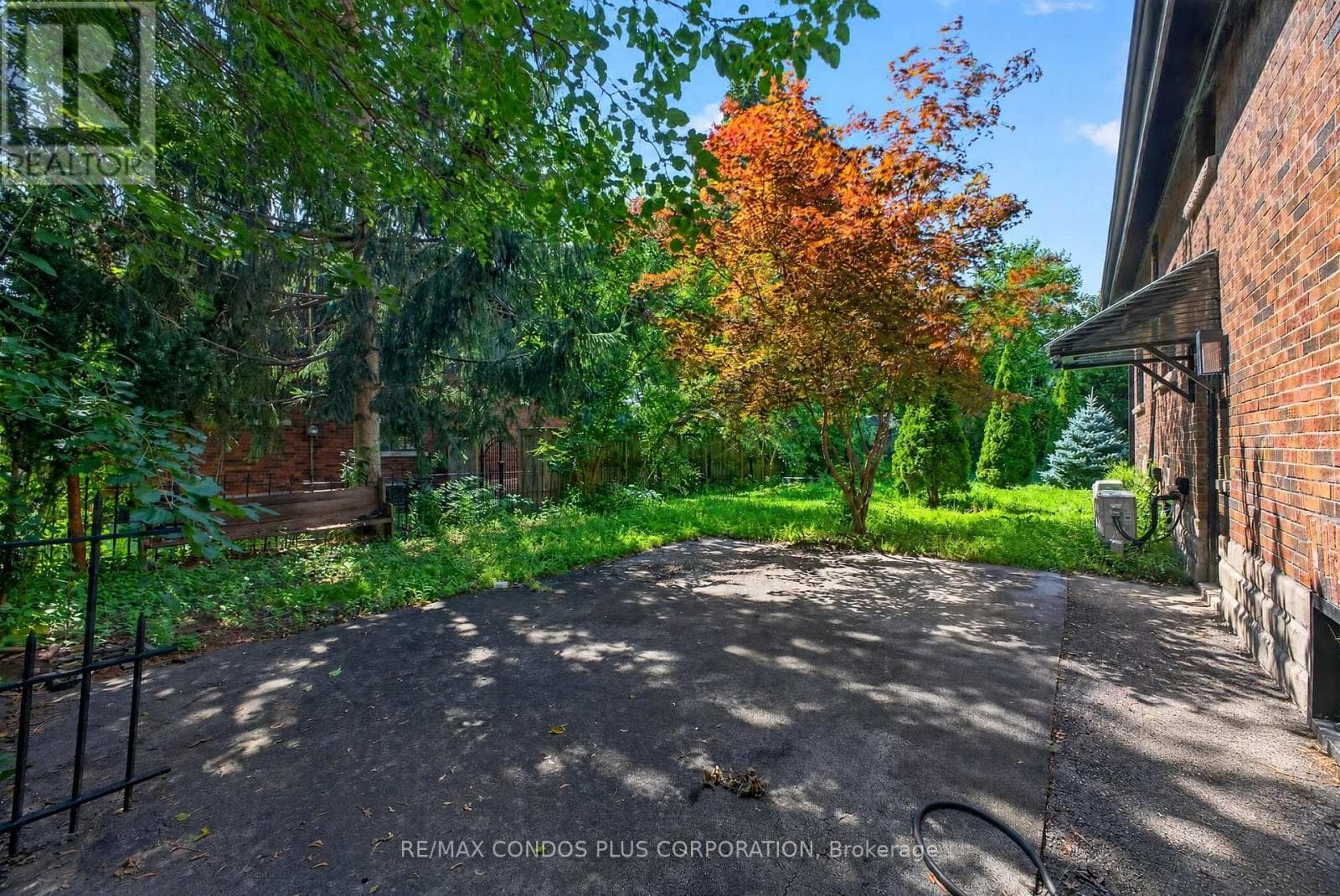 Single Family at 5983 CORWIN Avenue, Niagara Falls (Dorchester), Ontario - Photo 5 - RE/MAX Garden City Realty