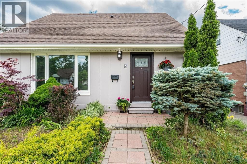 Single Family at 7 PUTNEY Road, Toronto, Ontario - Photo 6 - RE/MAX Garden City Realty