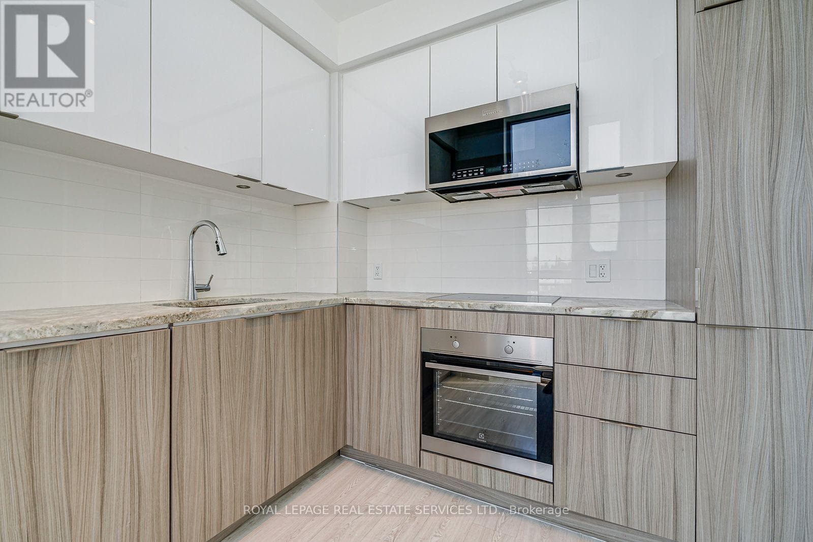 Single Family at 1110- 223 St Clair Avenue, Toronto (Casa Loma), Ontario - Photo 10 - RE/MAX Garden City Realty