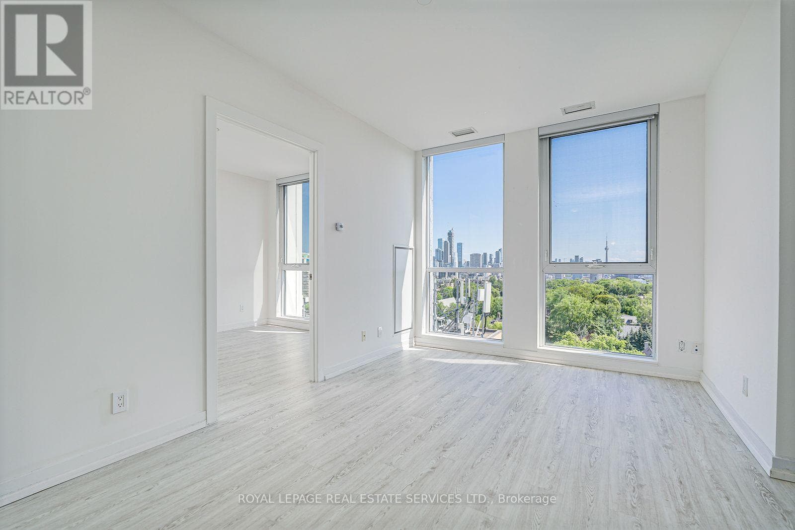Single Family at 1110- 223 St Clair Avenue, Toronto (Casa Loma), Ontario - Photo 4 - RE/MAX Garden City Realty