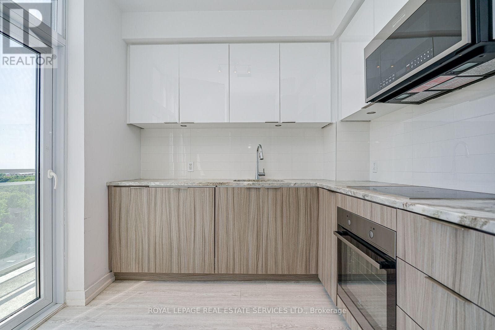 Single Family at 1110- 223 St Clair Avenue, Toronto (Casa Loma), Ontario - Photo 9 - RE/MAX Garden City Realty