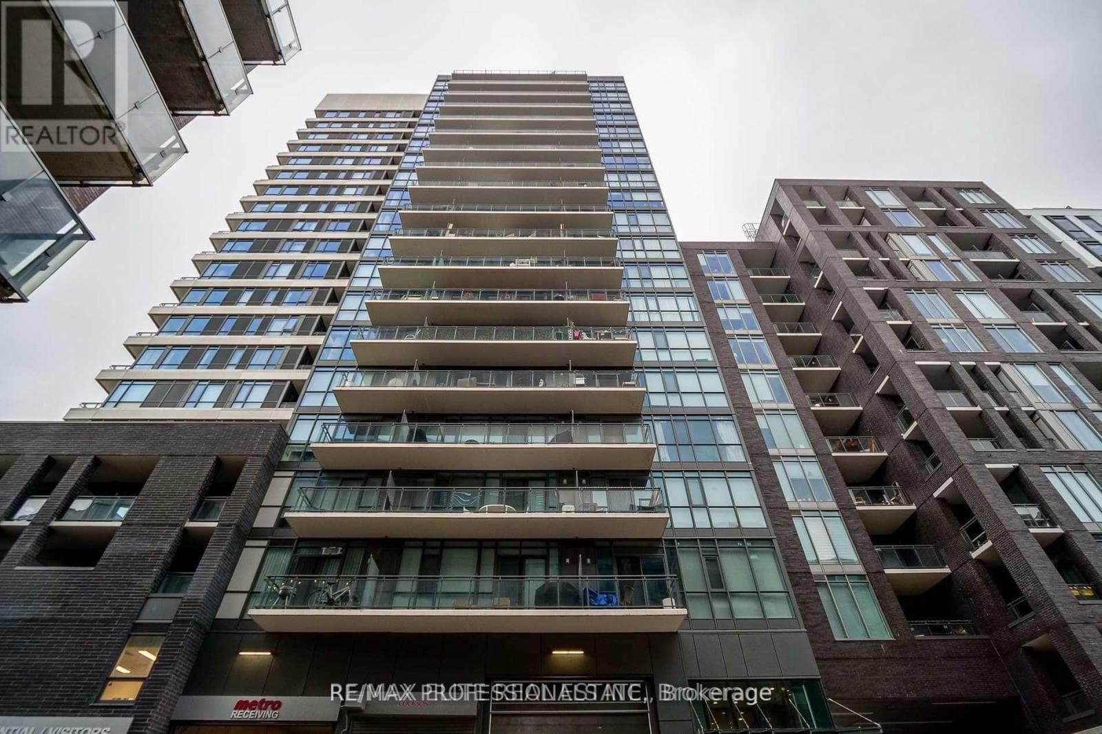 Single Family at 330- 20 Minowan Miikan Lane, Toronto (Little Portugal), Ontario - Photo 3 - RE/MAX Garden City Realty