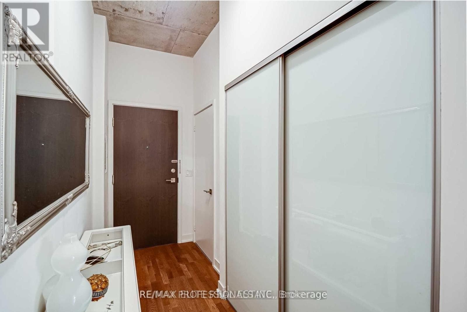 Single Family at 330- 20 Minowan Miikan Lane, Toronto (Little Portugal), Ontario - Photo 6 - RE/MAX Garden City Realty