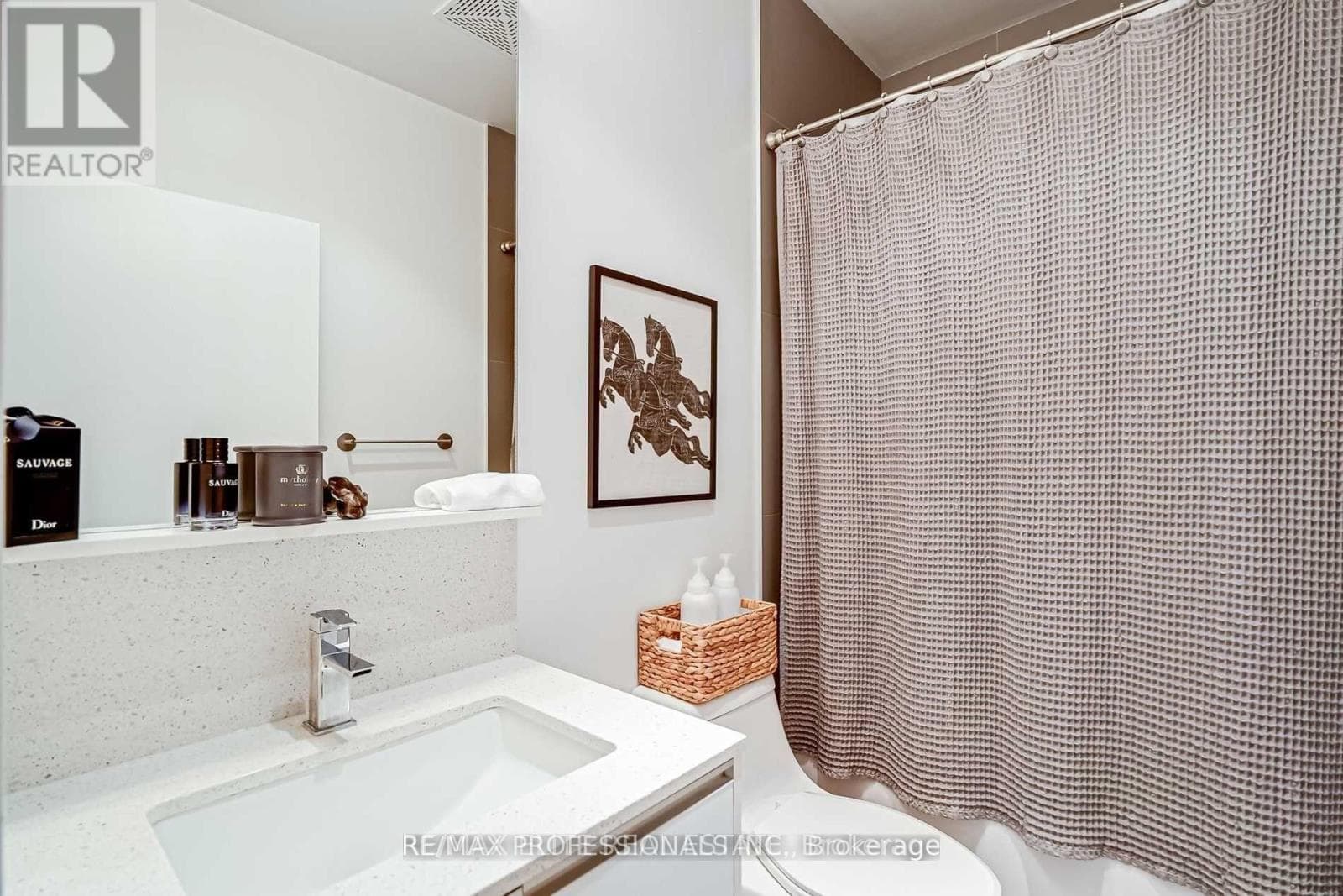Single Family at 330- 20 Minowan Miikan Lane, Toronto (Little Portugal), Ontario - Photo 8 - RE/MAX Garden City Realty