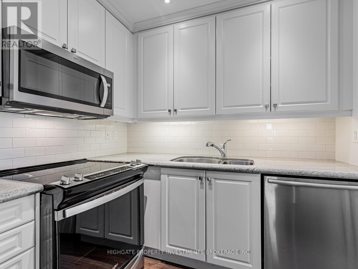 Single Family at 2506- 628 Fleet Street, Toronto (Niagara), Ontario - Photo 10 - RE/MAX Garden City Realty
