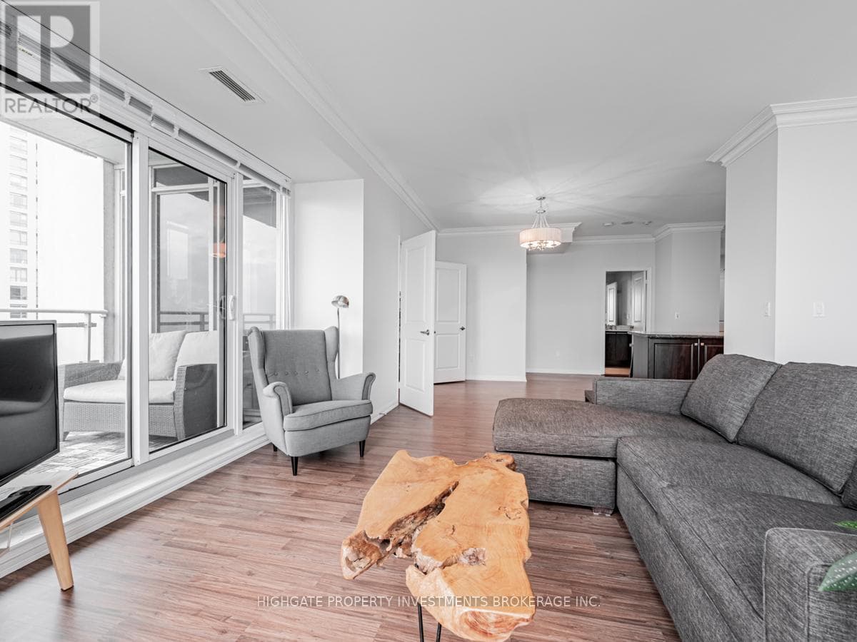 Single Family at 2506- 628 Fleet Street, Toronto (Niagara), Ontario - Photo 4 - RE/MAX Garden City Realty