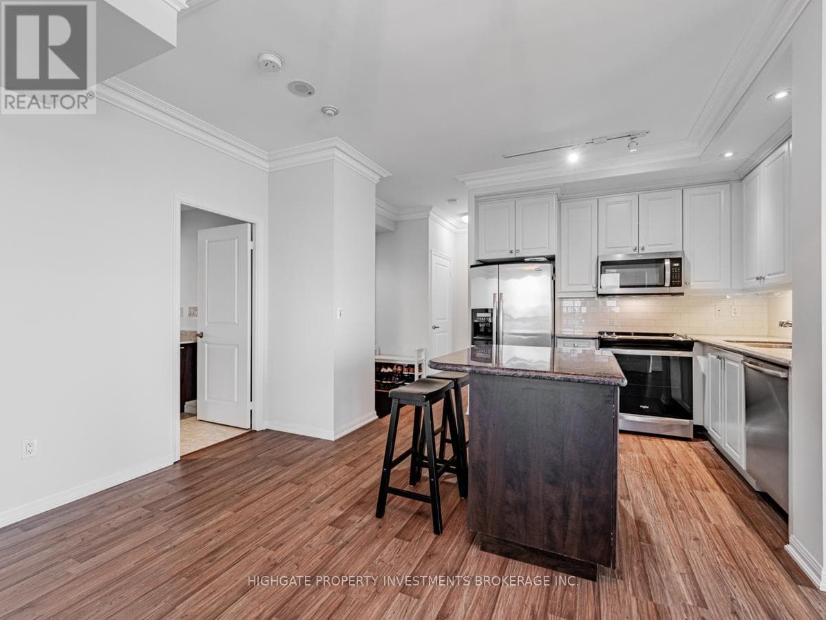 Single Family at 2506- 628 Fleet Street, Toronto (Niagara), Ontario - Photo 7 - RE/MAX Garden City Realty