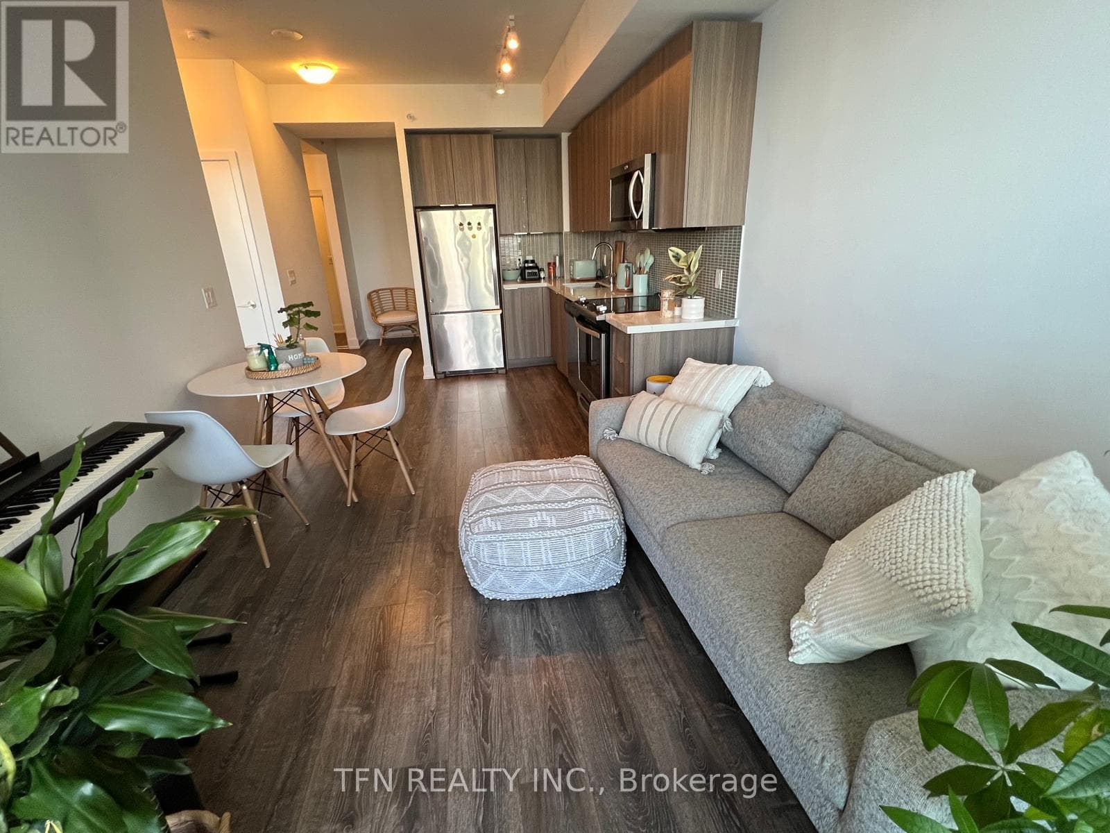 Single Family at 3406- 20 Shorebreeze Drive, Toronto (Mimico), Ontario - Photo 3 - RE/MAX Garden City Realty