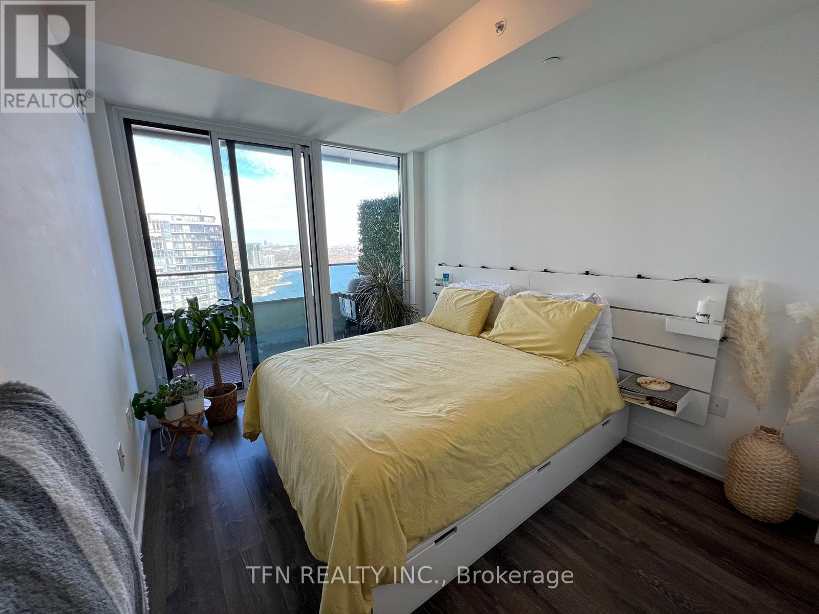 Single Family at 3406- 20 Shorebreeze Drive, Toronto (Mimico), Ontario - Photo 5 - RE/MAX Garden City Realty