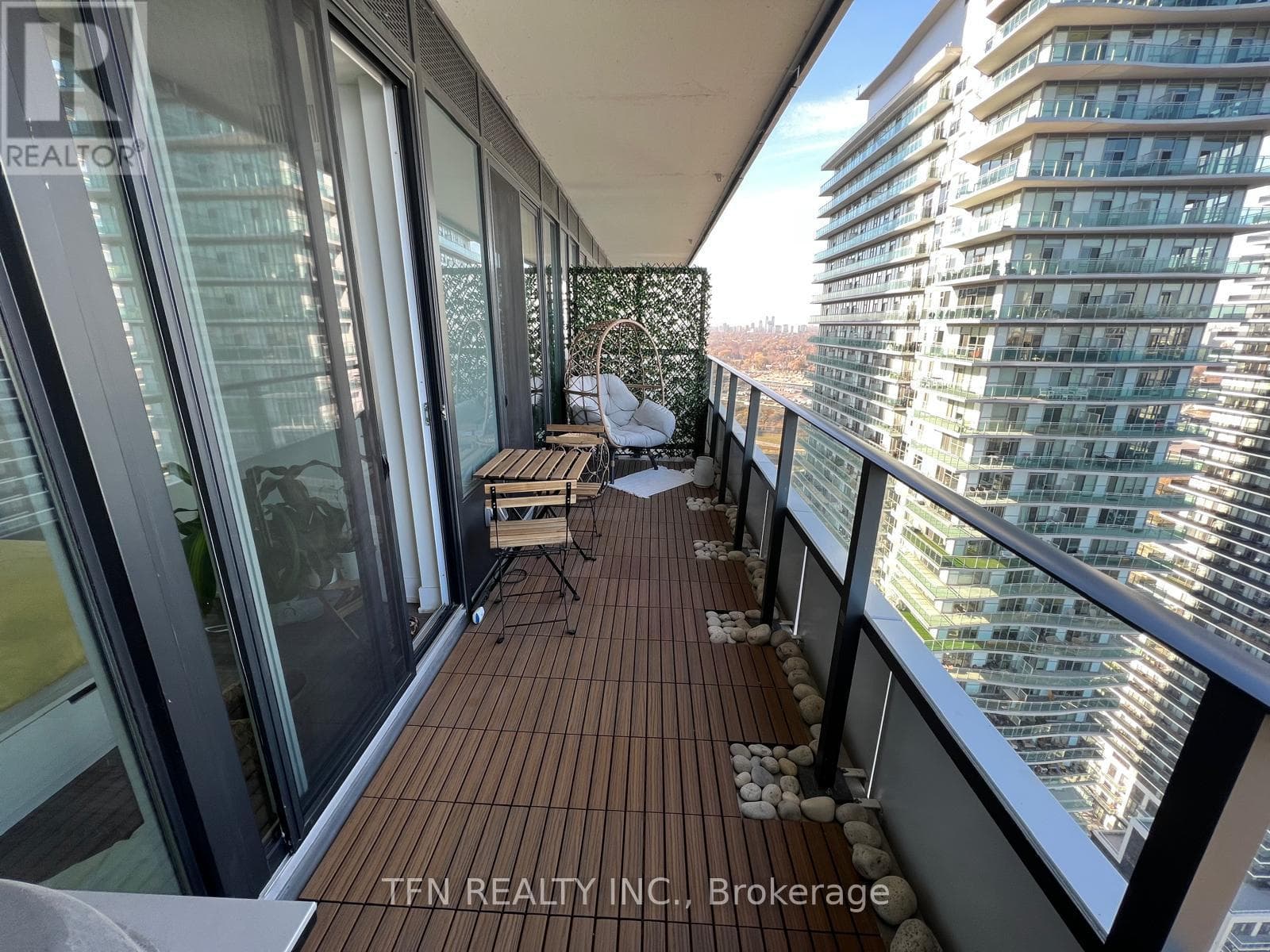 Single Family at 3406- 20 Shorebreeze Drive, Toronto (Mimico), Ontario - Photo 9 - RE/MAX Garden City Realty