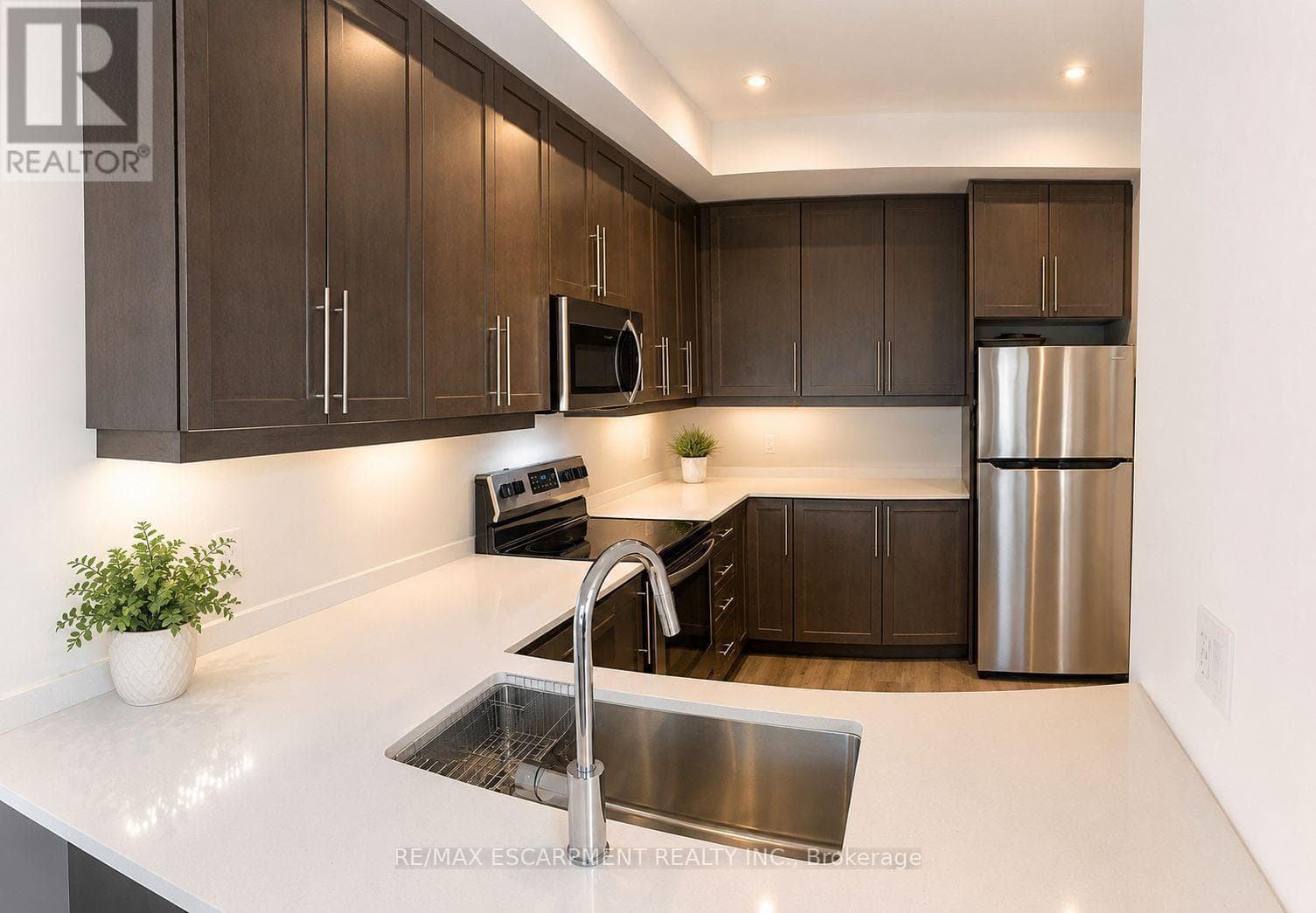 Single Family at 21- 5000 Connor Drive, Lincoln (Beamsville), Ontario - Photo 3 - RE/MAX Garden City Realty