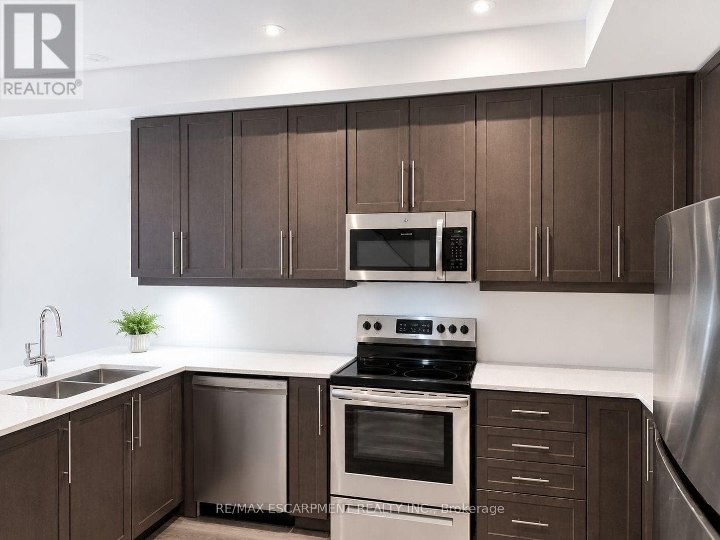Single Family at 21- 5000 Connor Drive, Lincoln (Beamsville), Ontario - Photo 4 - RE/MAX Garden City Realty