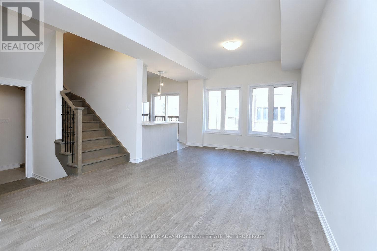 Single Family at 138 Renfrew Trail, Welland (N. Welland), Ontario - Photo 3 - RE/MAX Garden City Realty