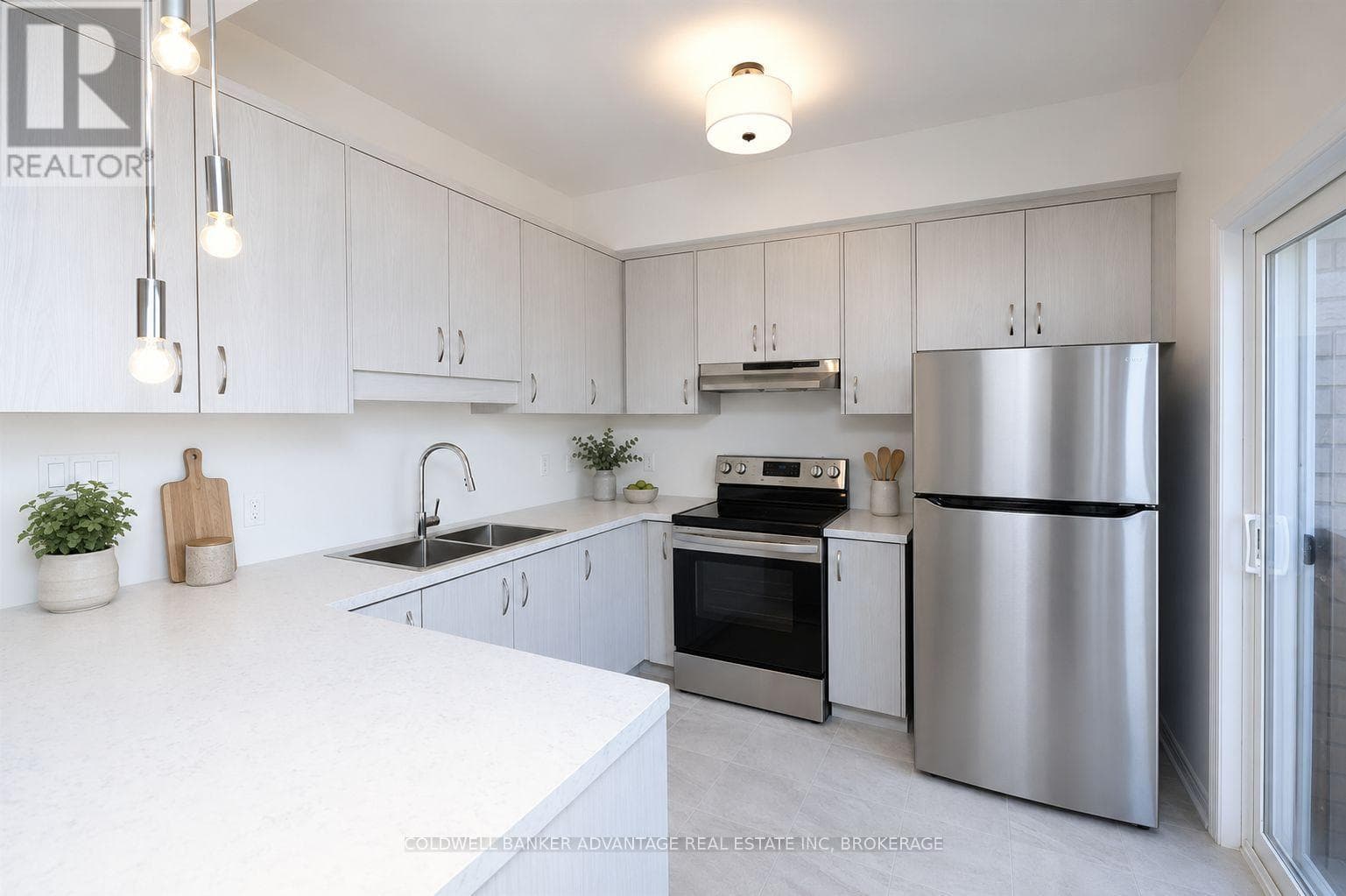 Single Family at 138 Renfrew Trail, Welland (N. Welland), Ontario - Photo 6 - RE/MAX Garden City Realty