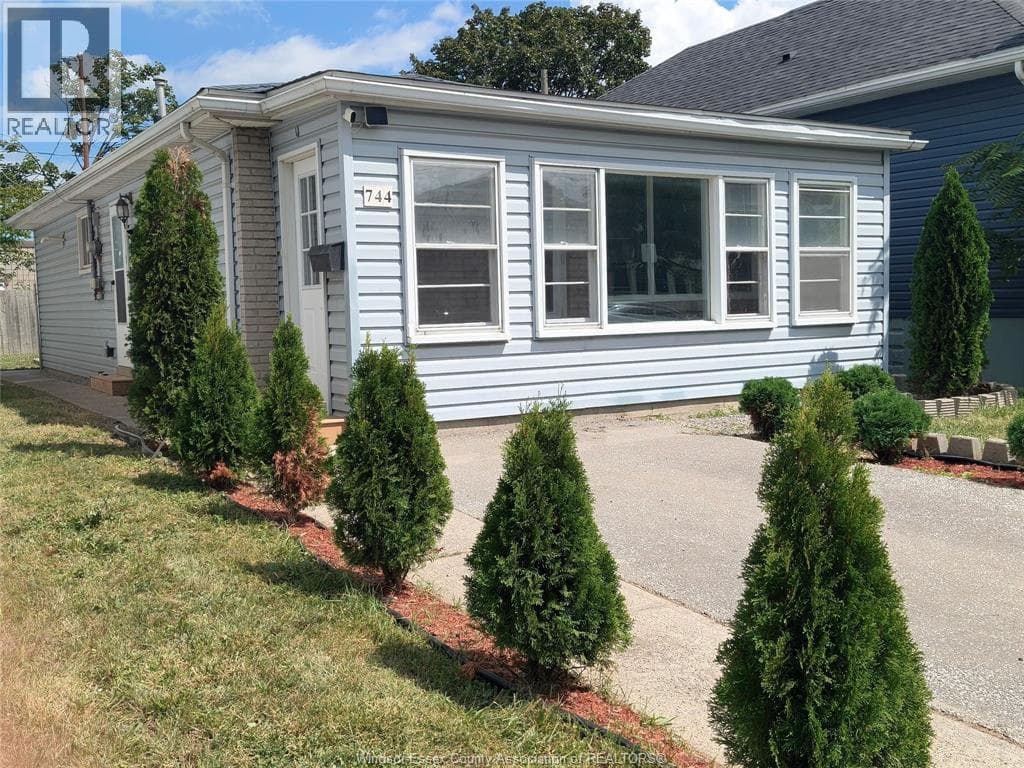 Single Family at 744 MCKAY Avenue, Windsor, Ontario - Photo 2 - RE/MAX Garden City Realty