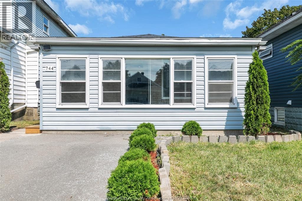744 MCKAY Avenue