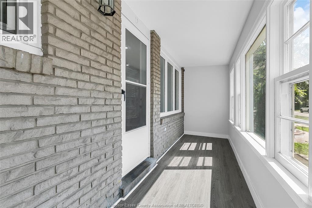 Single Family at 744 MCKAY Avenue, Windsor, Ontario - Photo 7 - RE/MAX Garden City Realty