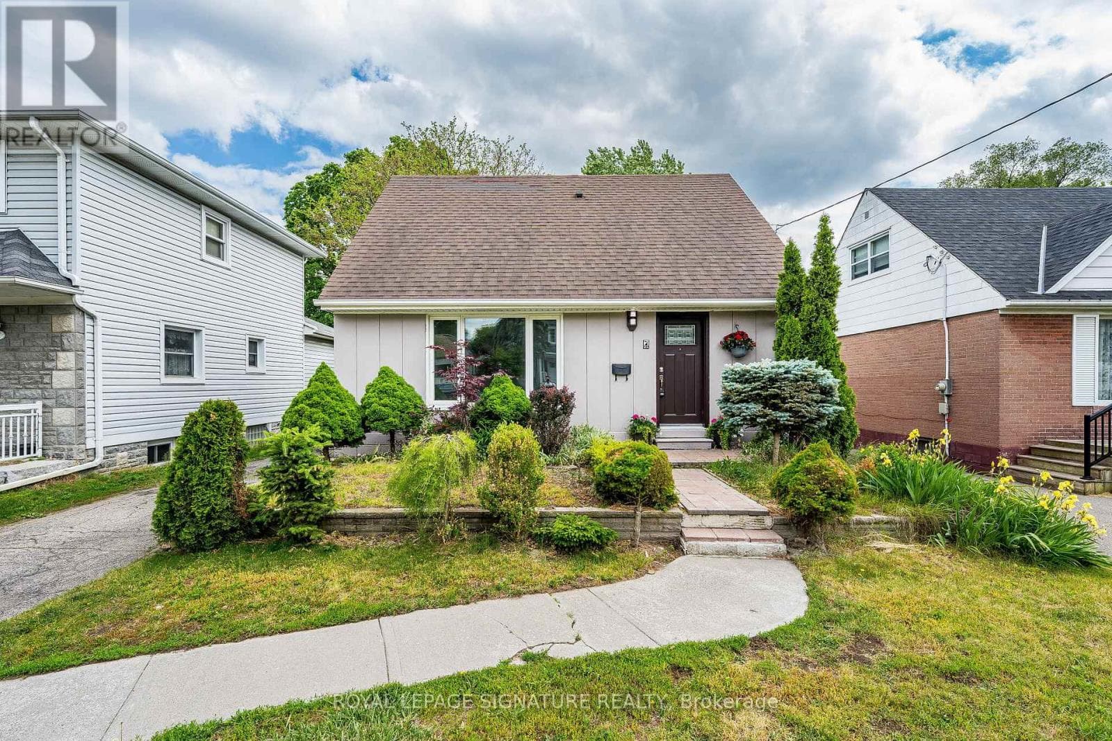 Single Family at 7 Putney Road, Toronto (Alderwood), Ontario - Photo 2 - RE/MAX Garden City Realty