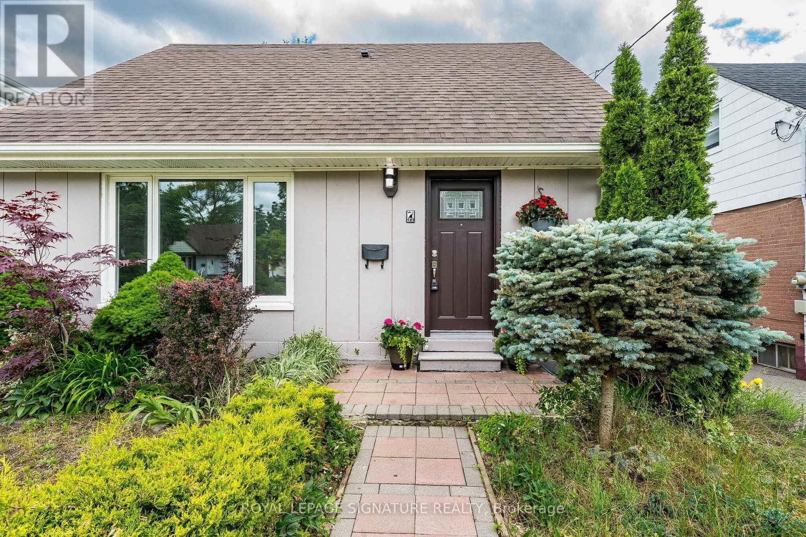 Single Family at 7 Putney Road, Toronto (Alderwood), Ontario - Photo 3 - RE/MAX Garden City Realty