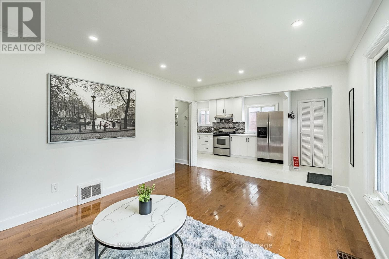 Single Family at 7 Putney Road, Toronto (Alderwood), Ontario - Photo 8 - RE/MAX Garden City Realty