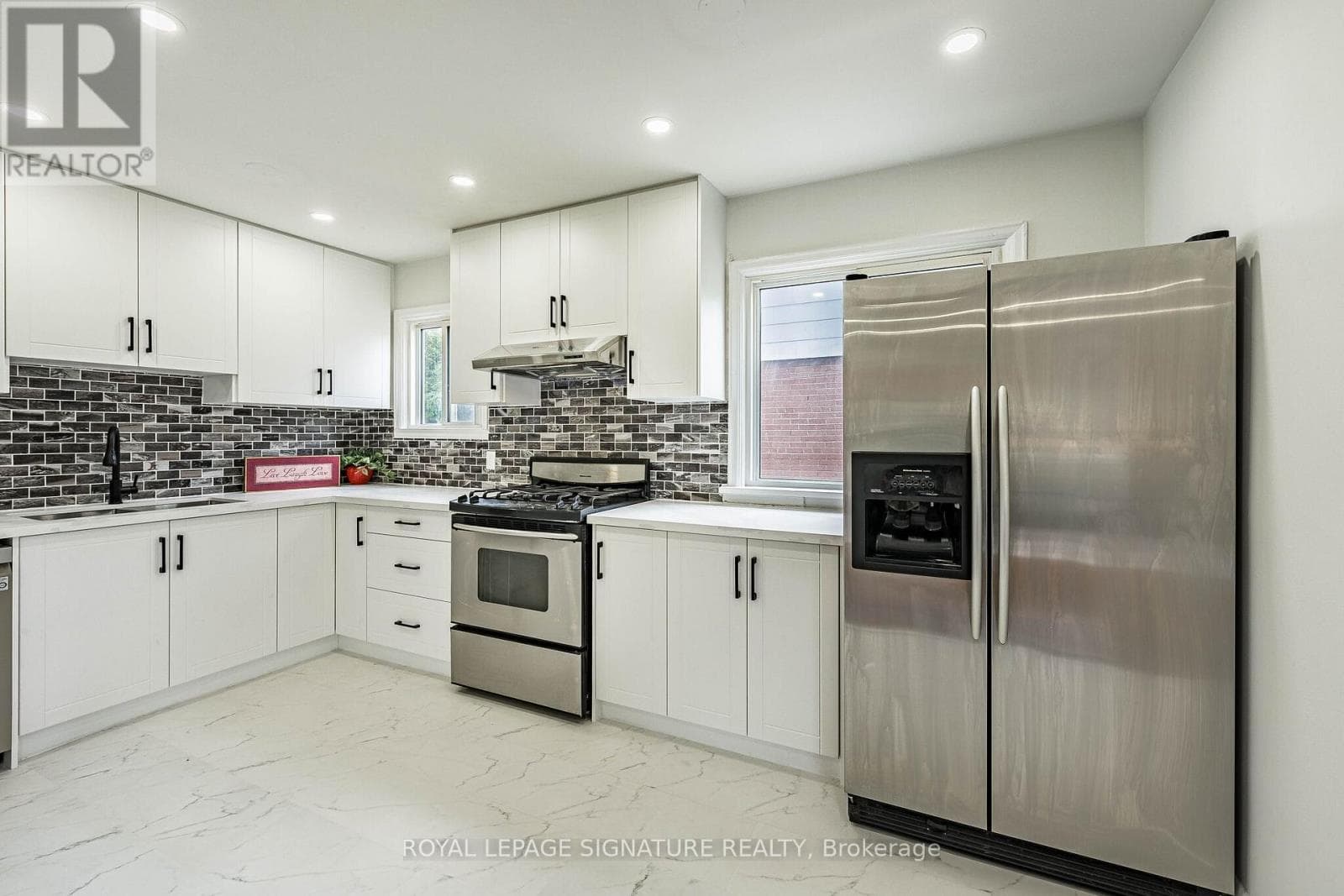 Single Family at 7 Putney Road, Toronto (Alderwood), Ontario - Photo 9 - RE/MAX Garden City Realty