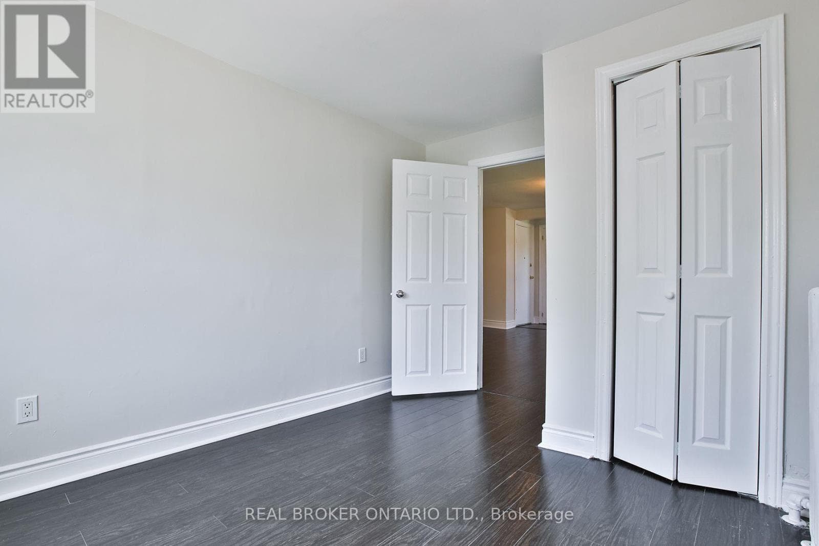 Single Family at 252 Sixth Street, Toronto (New Toronto), Ontario - Photo 10 - RE/MAX Garden City Realty