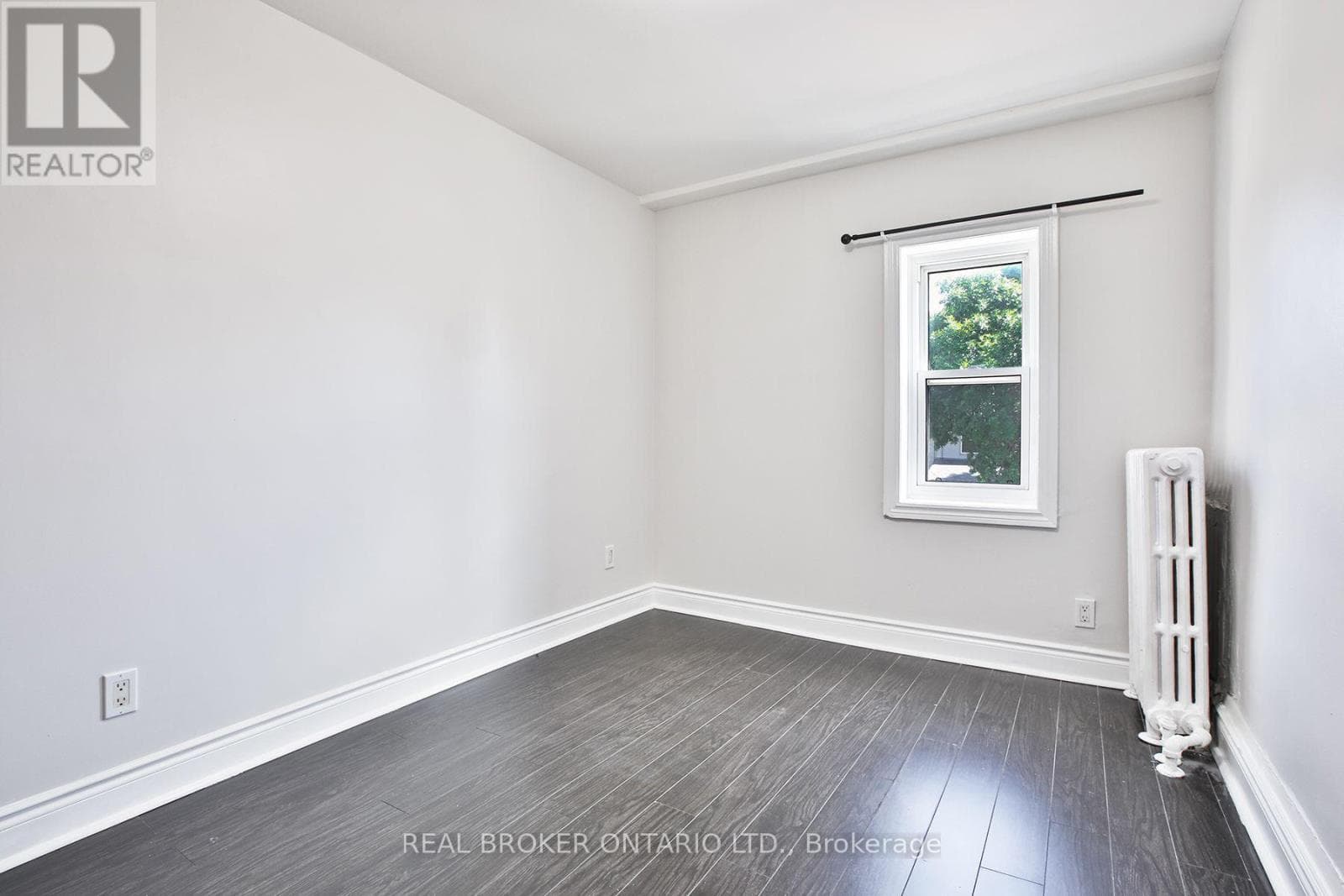 Single Family at 252 Sixth Street, Toronto (New Toronto), Ontario - Photo 7 - RE/MAX Garden City Realty