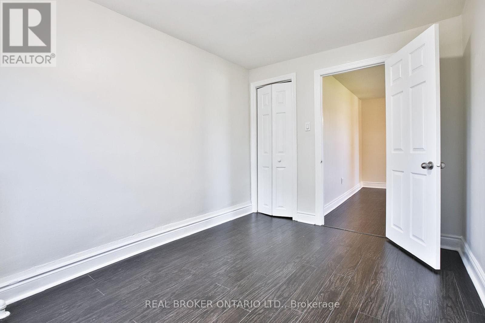 Single Family at 252 Sixth Street, Toronto (New Toronto), Ontario - Photo 8 - RE/MAX Garden City Realty