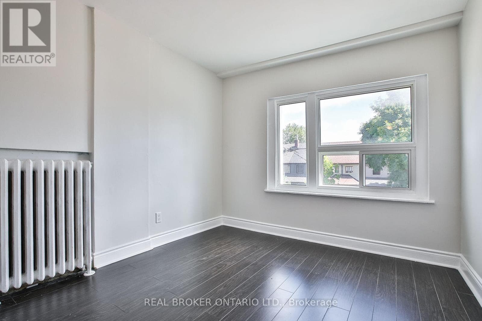 Single Family at 252 Sixth Street, Toronto (New Toronto), Ontario - Photo 9 - RE/MAX Garden City Realty