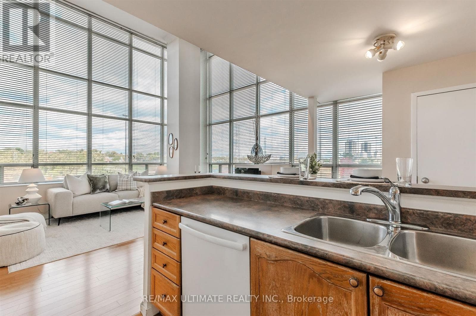 Single Family at 301- 300 Manitoba Street, Toronto (Mimico), Ontario - Photo 10 - RE/MAX Garden City Realty