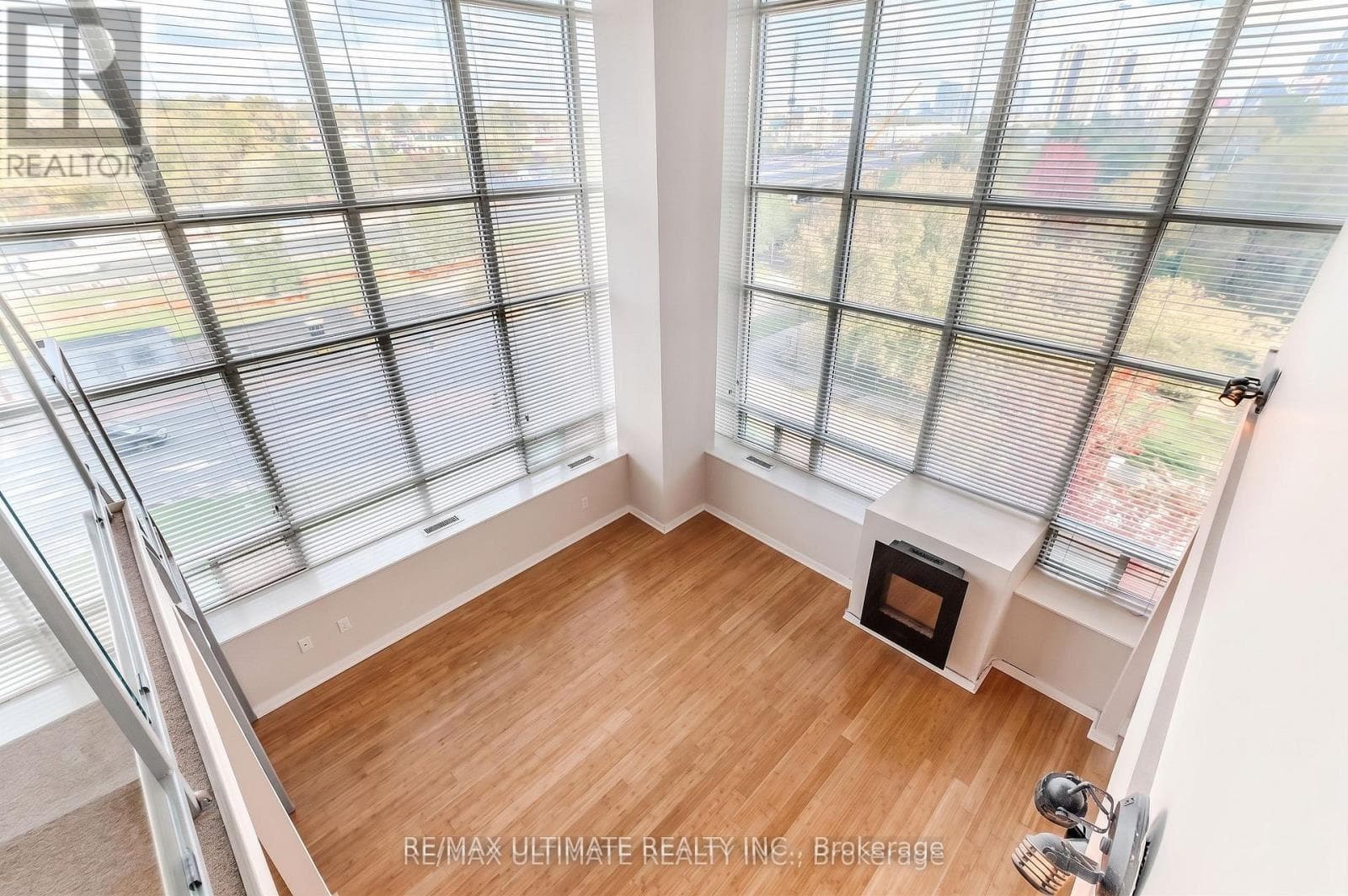 Single Family at 301- 300 Manitoba Street, Toronto (Mimico), Ontario - Photo 3 - RE/MAX Garden City Realty