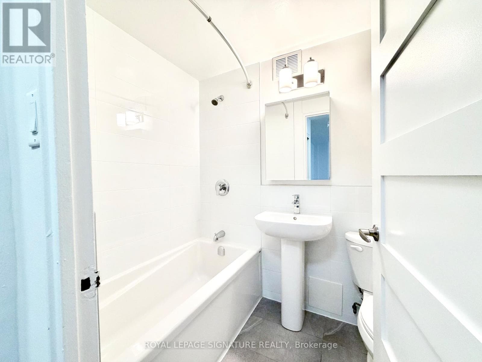 Single Family at 307- 95 Lawton Boulevard, Toronto (Yonge-St. Clair), Ontario - Photo 10 - RE/MAX Garden City Realty