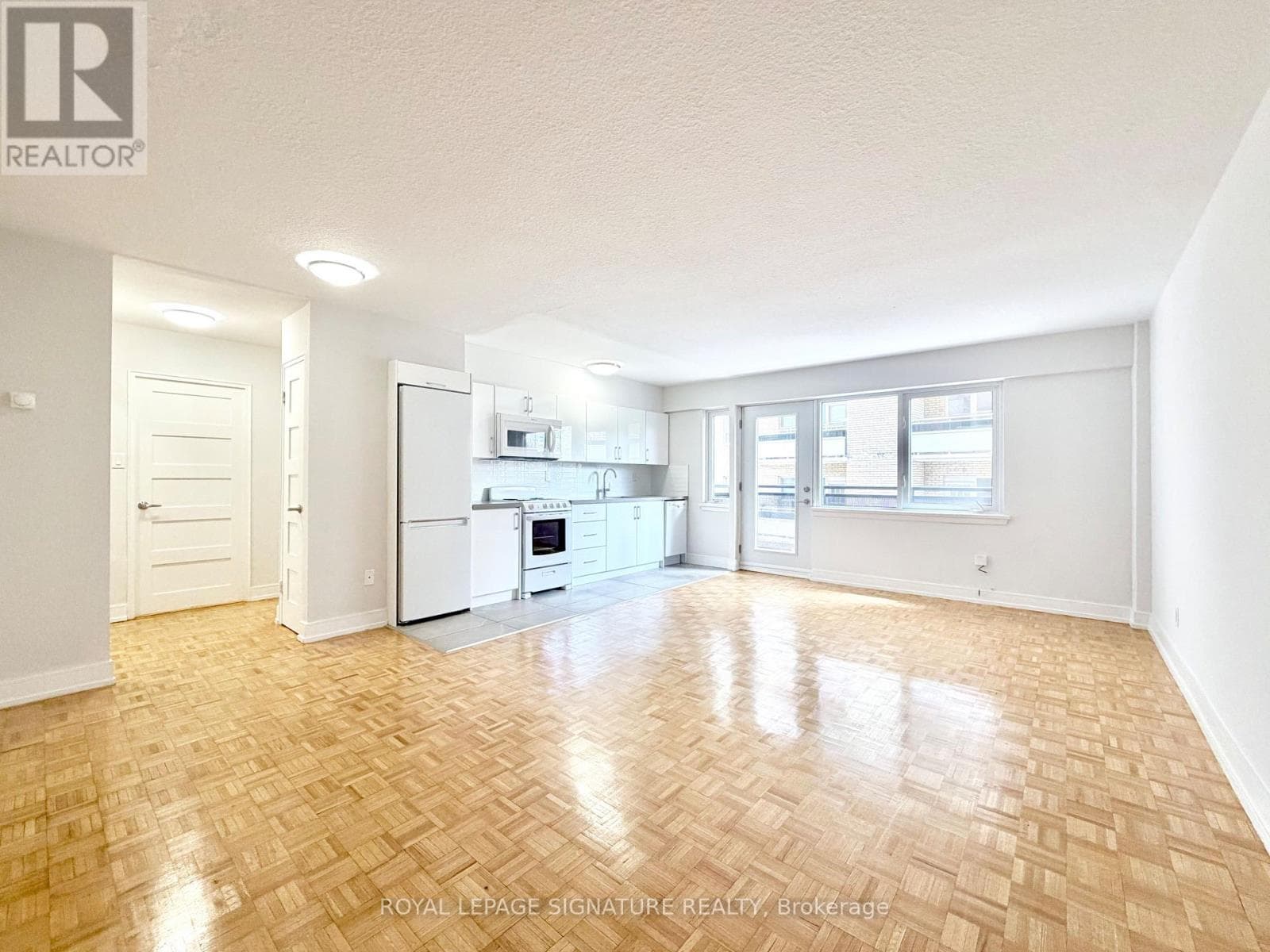 Single Family at 307- 95 Lawton Boulevard, Toronto (Yonge-St. Clair), Ontario - Photo 2 - RE/MAX Garden City Realty