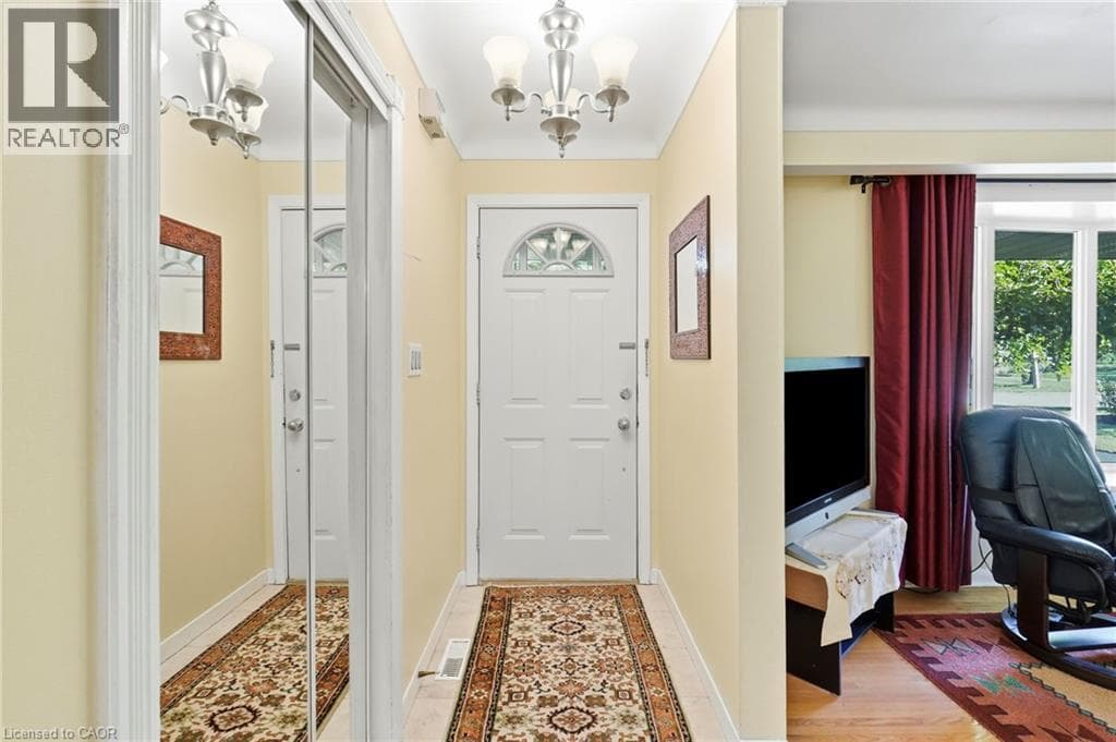 Single Family at 31 VALERIE Drive, St. Catharines, Ontario - Photo 5 - RE/MAX Garden City Realty