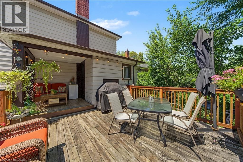 Single Family at 70 WOODLAND Avenue, St. Catharines, Ontario - Photo 4 - RE/MAX Garden City Realty