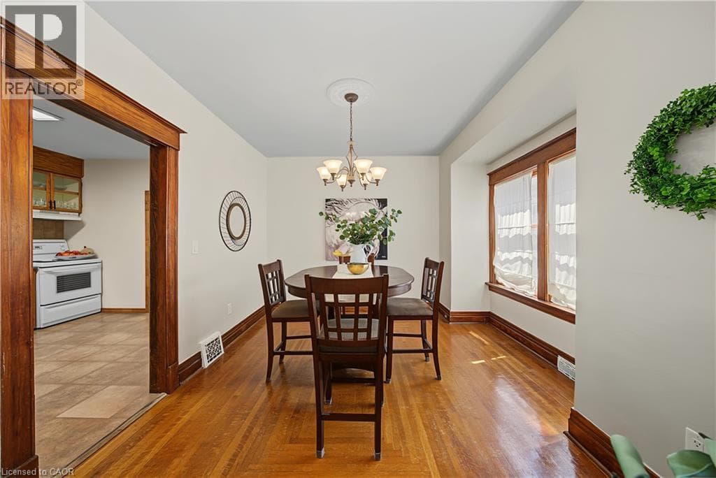 Single Family at 70 WOODLAND Avenue, St. Catharines, Ontario - Photo 7 - RE/MAX Garden City Realty