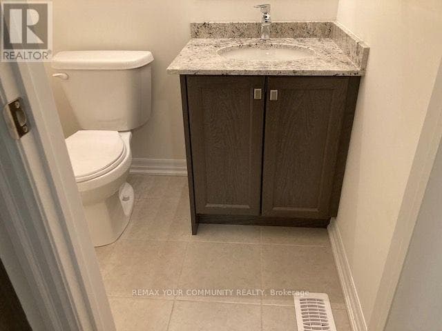 Single Family at 118 Bravo Lane, Newmarket (Woodland Hill), Ontario - Photo 4 - RE/MAX Garden City Realty
