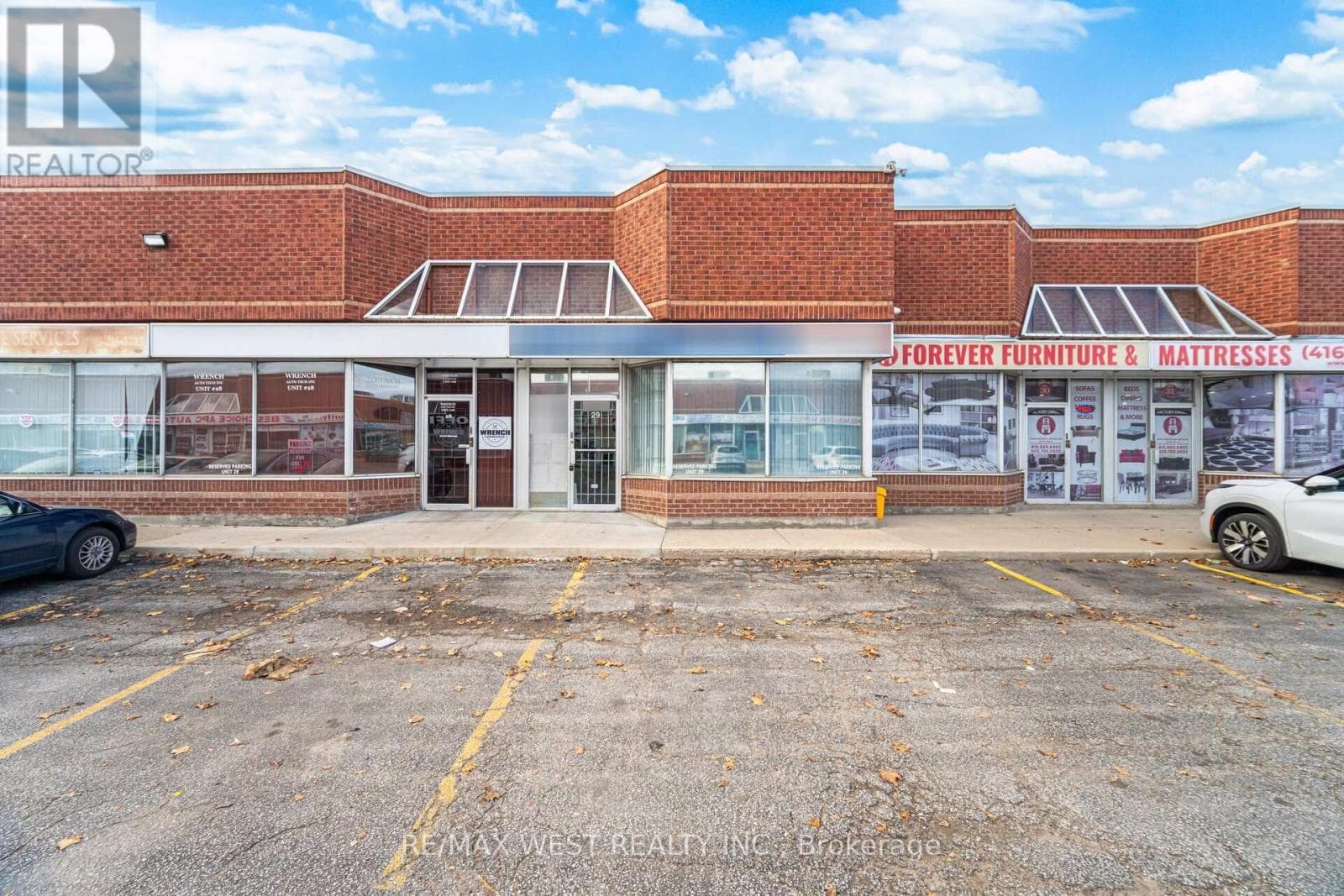 29- 2565 Steeles Avenue