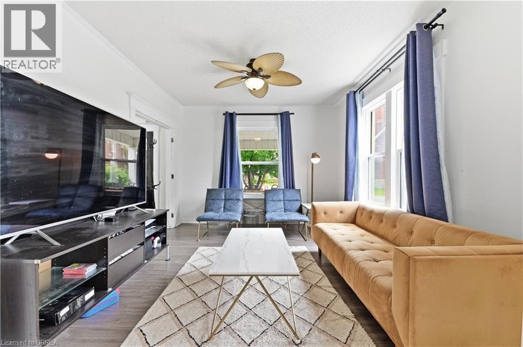 Single Family at 4924 HUNTER Street, Niagara Falls, Ontario - Photo 6 - RE/MAX Garden City Realty