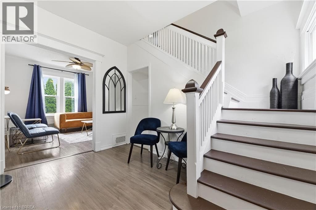 Single Family at 4924 HUNTER Street, Niagara Falls, Ontario - Photo 3 - RE/MAX Garden City Realty