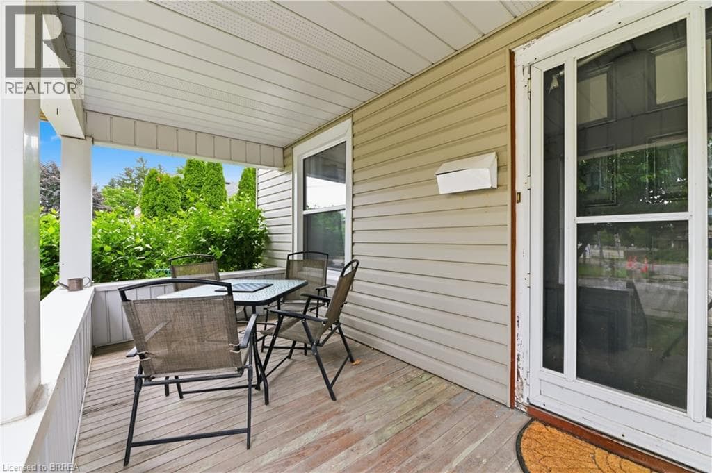 Single Family at 4924 HUNTER Street, Niagara Falls, Ontario - Photo 2 - RE/MAX Garden City Realty