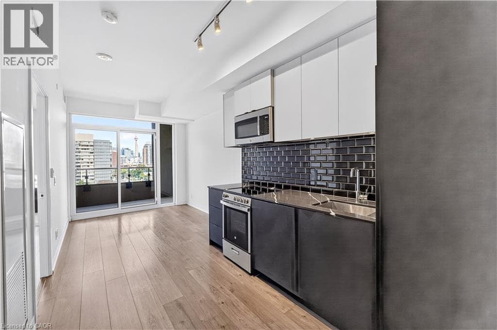 Single Family at 609- 285 DUFFERIN ST W/S Street, Toronto, Ontario - Photo 7 - RE/MAX Garden City Realty