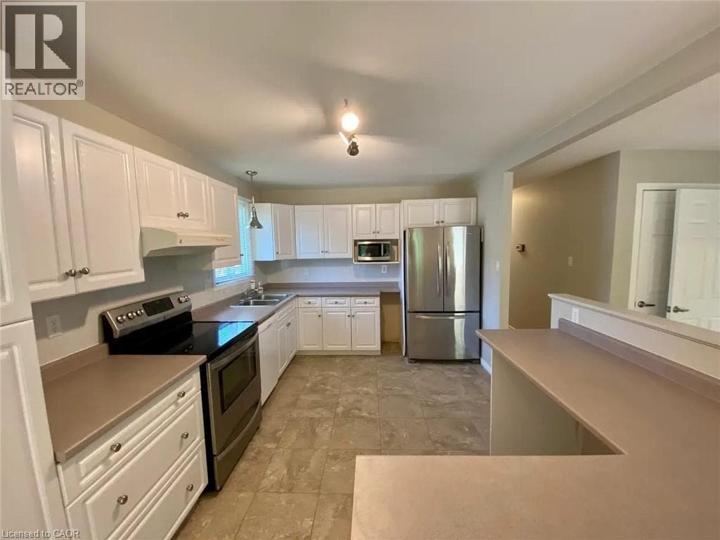 Single Family at 92 LEASIDE Drive, Welland, Ontario - Photo 5 - RE/MAX Garden City Realty