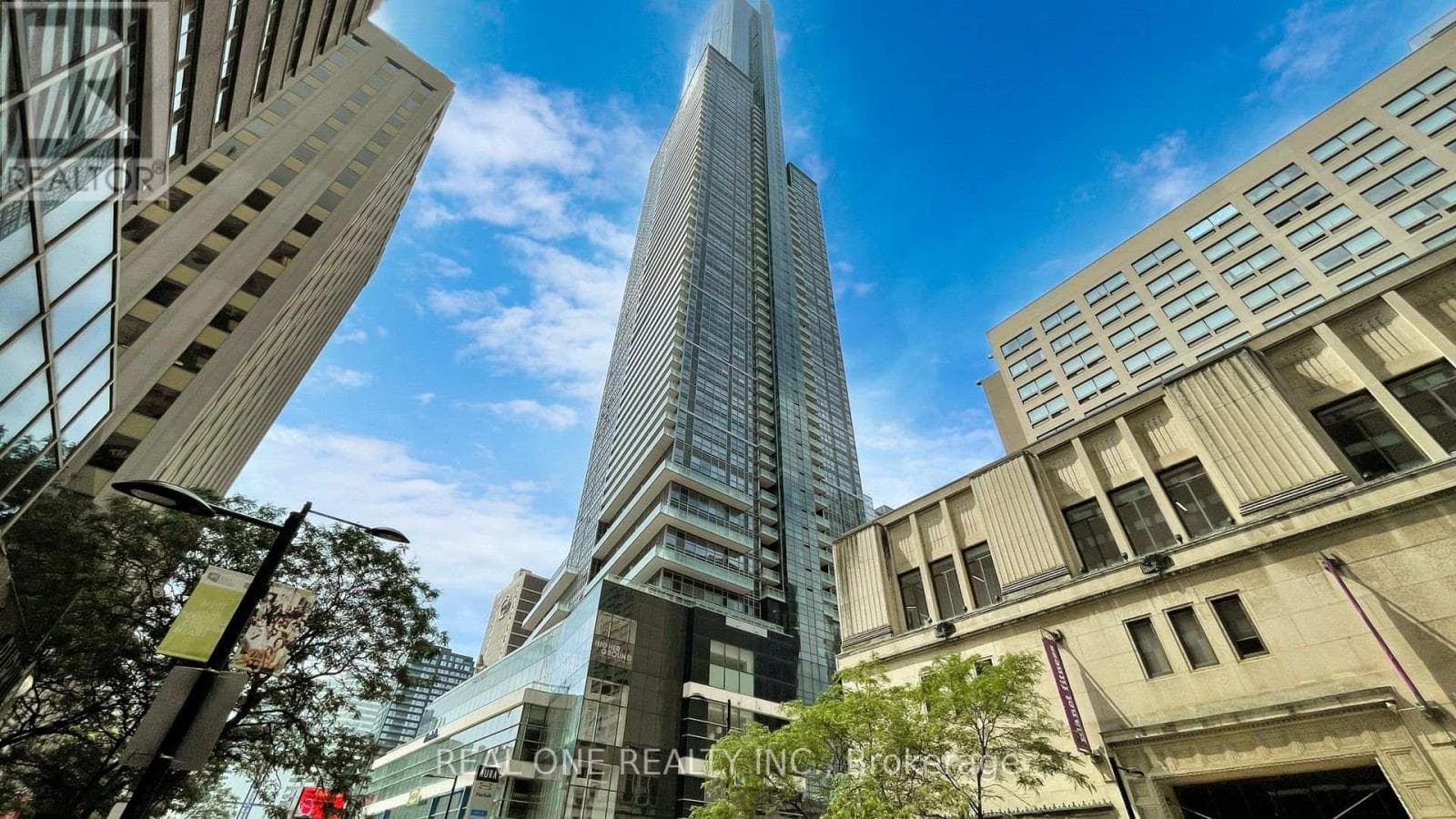 5814- 386 Yonge Street