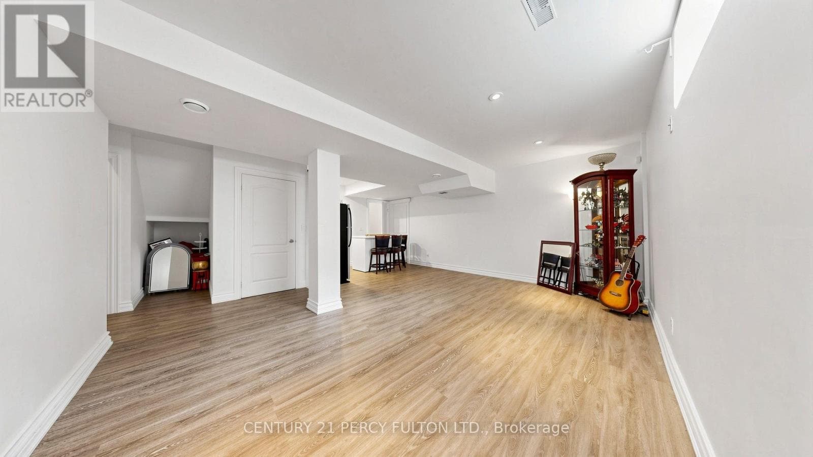Single Family at 372B Hounslow Avenue, Toronto (Willowdale West), Ontario - Photo 3 - RE/MAX Garden City Realty